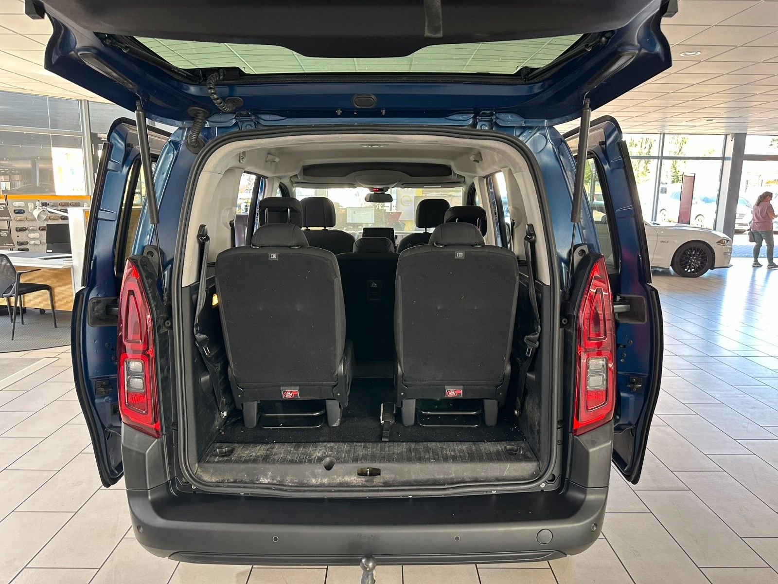 Fahrzeugabbildung Citroën Berlingo Shine M 1.2T NAVI/HEAD-UP/PDC+CAM/AHK