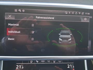 2025 AUDI RS6 — миниатюра 23