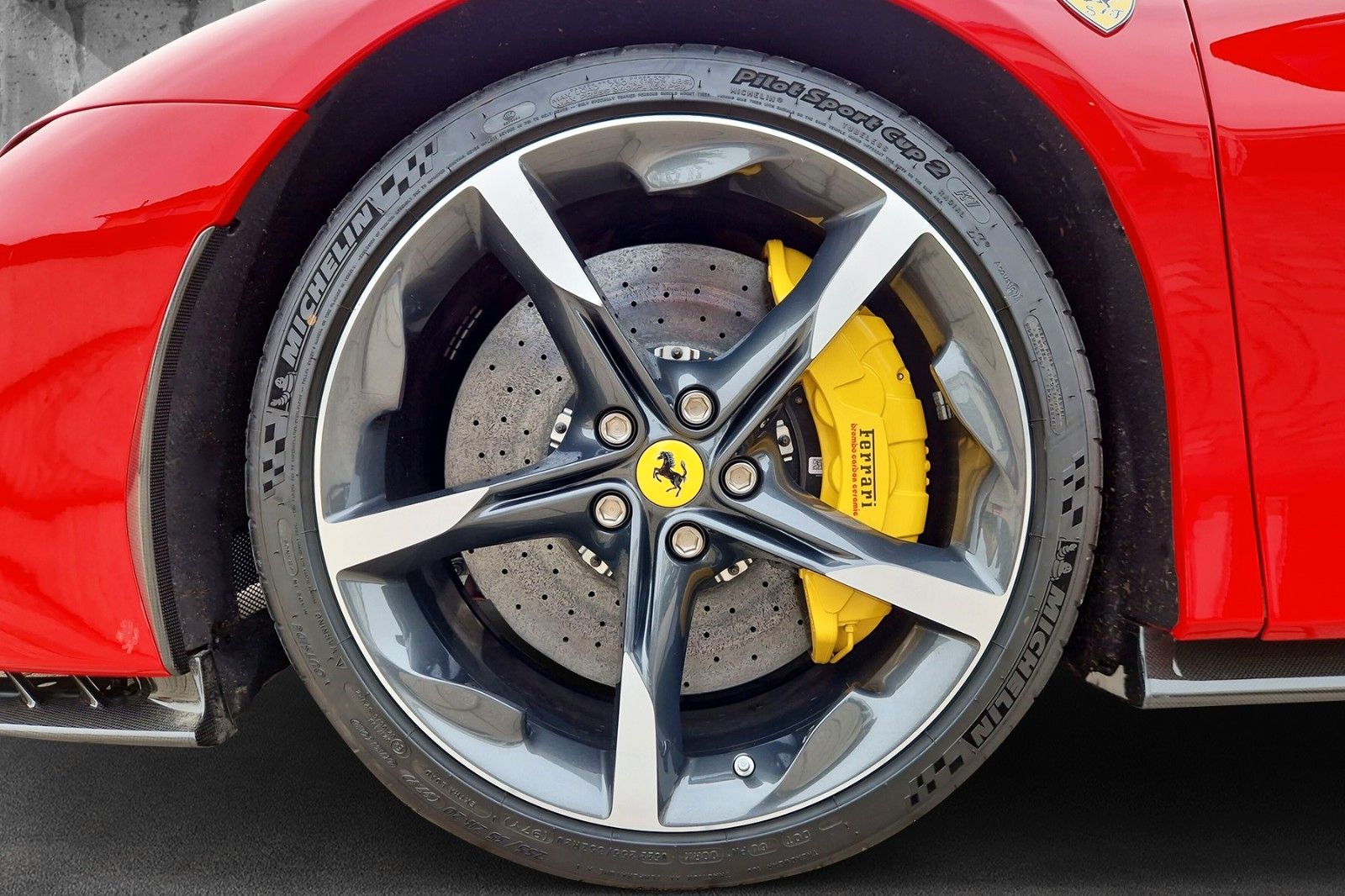 Fahrzeugabbildung Ferrari SF90 Stradale*Lift*Carbon*Racing-Sitze*4-Punkt*