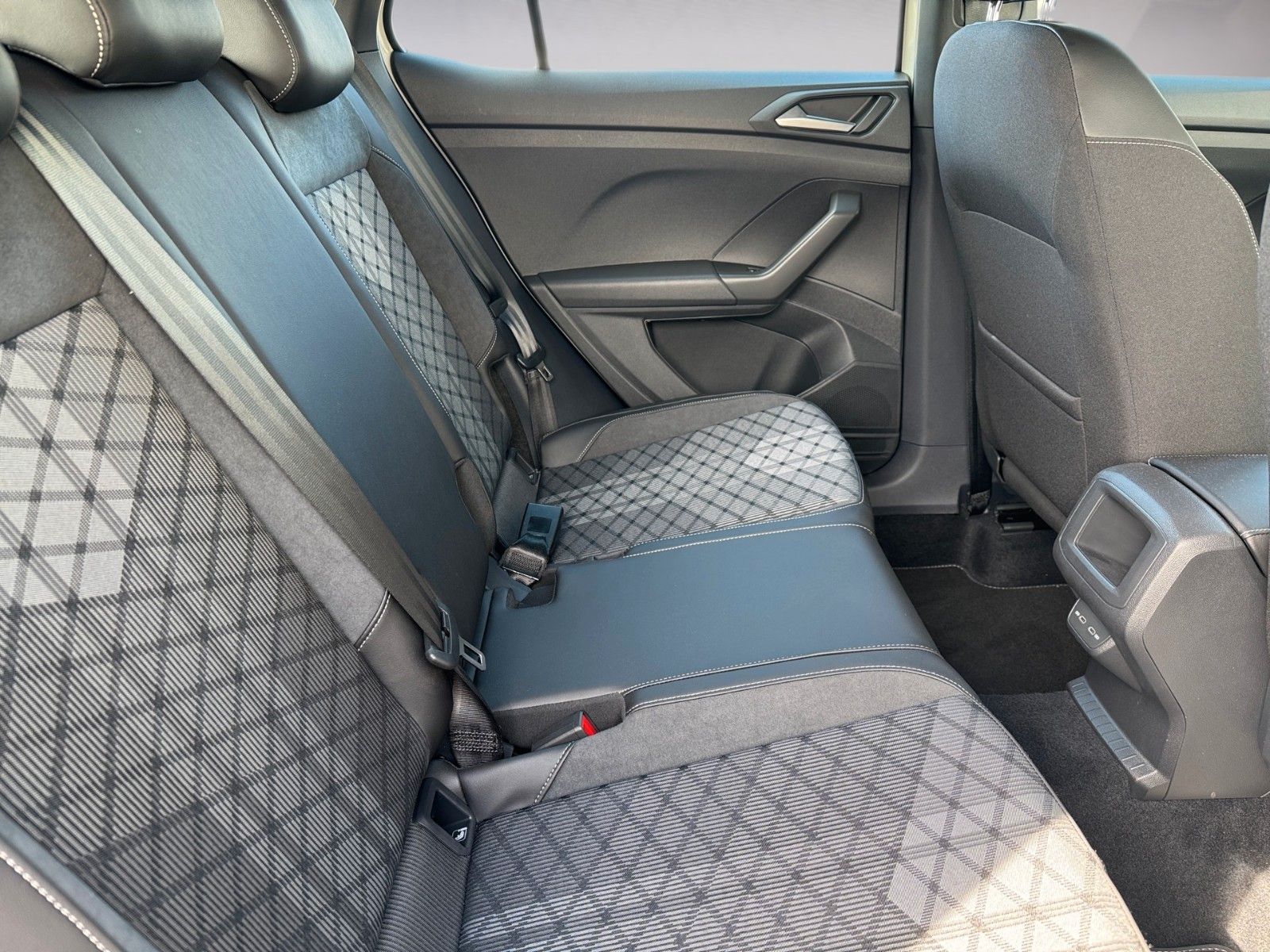 Fahrzeugabbildung Volkswagen T-Cross 1.0 TSI R-Line