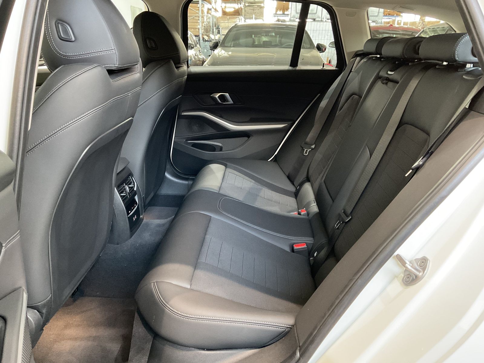 Fahrzeugabbildung BMW 320d xDrive Komfortzugang, Sitzheizung