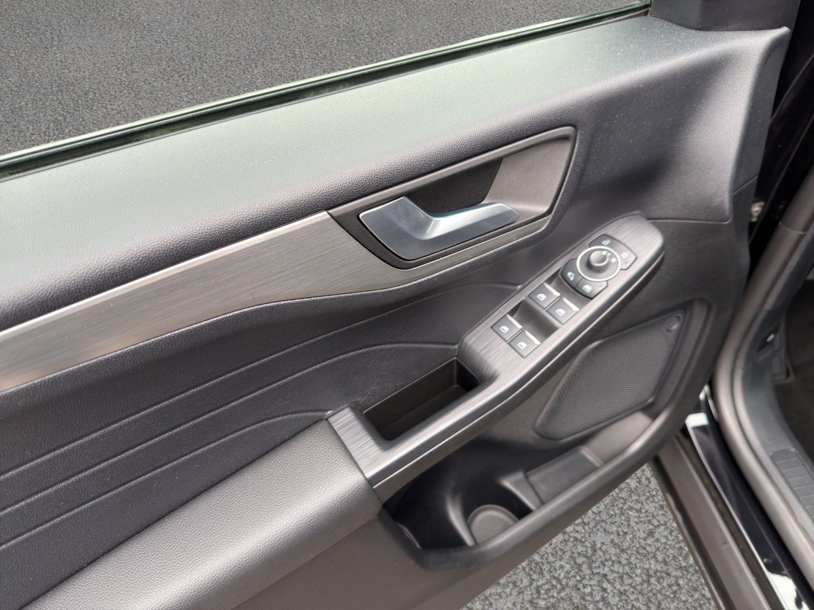 Fahrzeugabbildung Ford Kuga Hybrid Titanium X