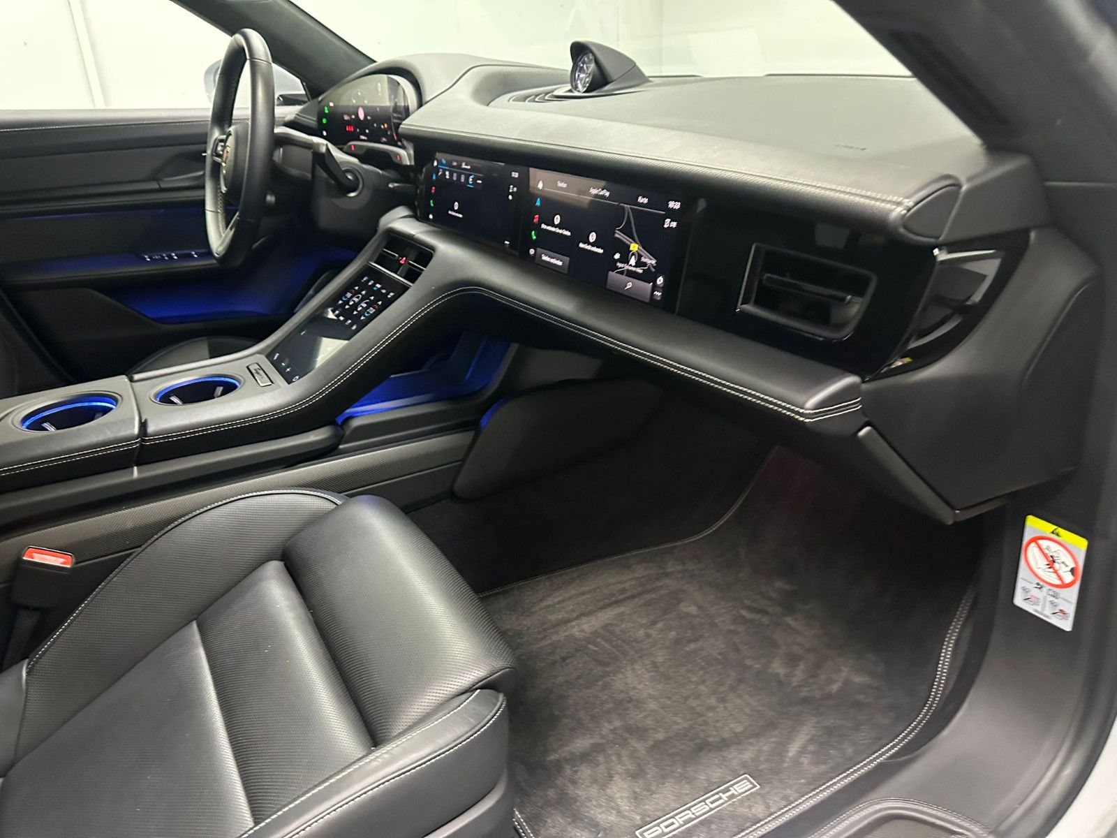 Fahrzeugabbildung Porsche Taycan Turbo *VOLL*KERAMIC*PANORAMA*