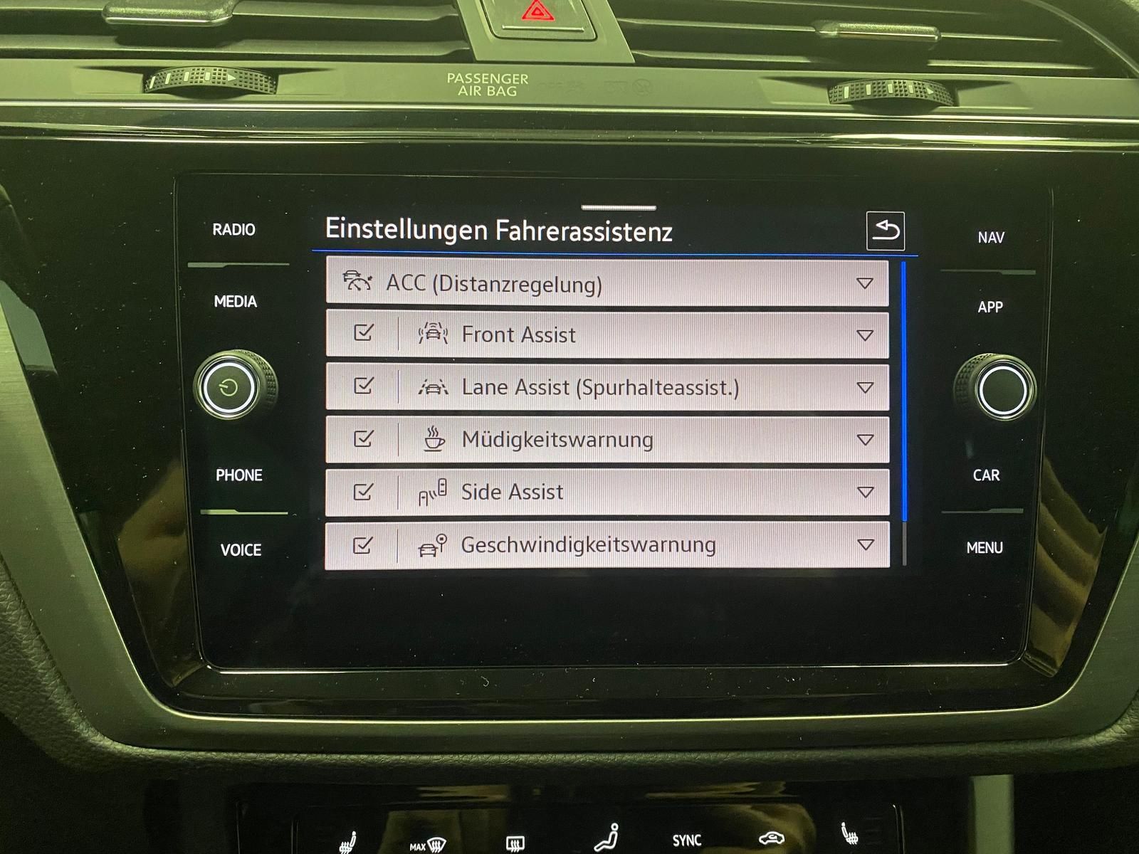 Fahrzeugabbildung Volkswagen Touran 1.5 TSI R-LINE COMFORTLINE DSG+ACC+AHK