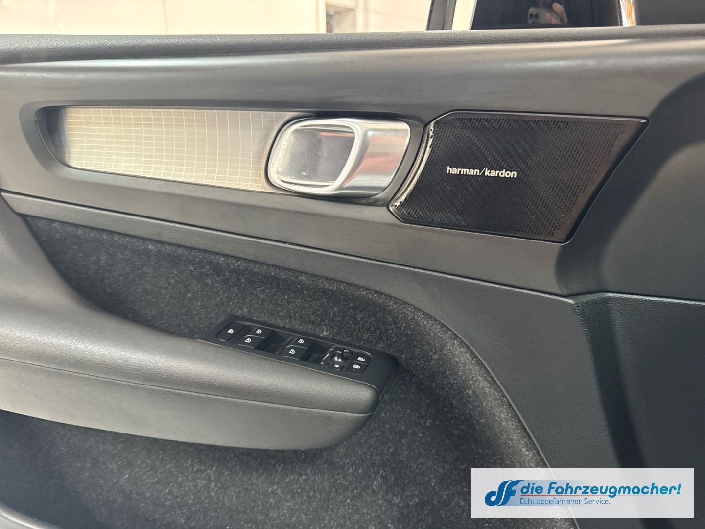 Fahrzeugabbildung Volvo XC40 Momentum Pro 2WD T4 Navi Digitales Cockpit