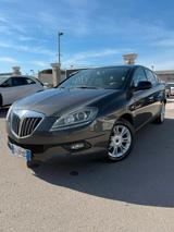 Lancia Delta 1.6 MJT DPF Platino - graue Lancia Delta