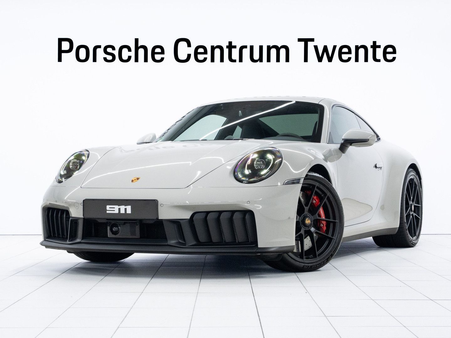 Porsche 992 Carrera 4 GTS