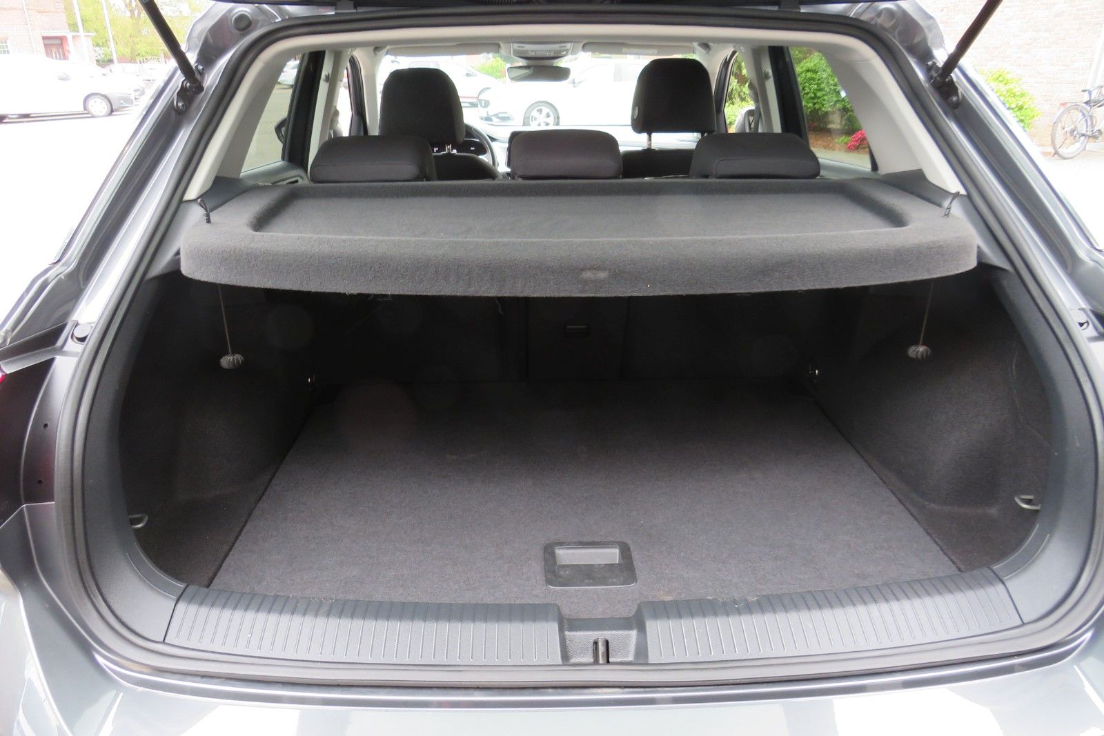 Fahrzeugabbildung Volkswagen T-Roc Life NAVI ACC SITZH. LED APP-CON. 1.H