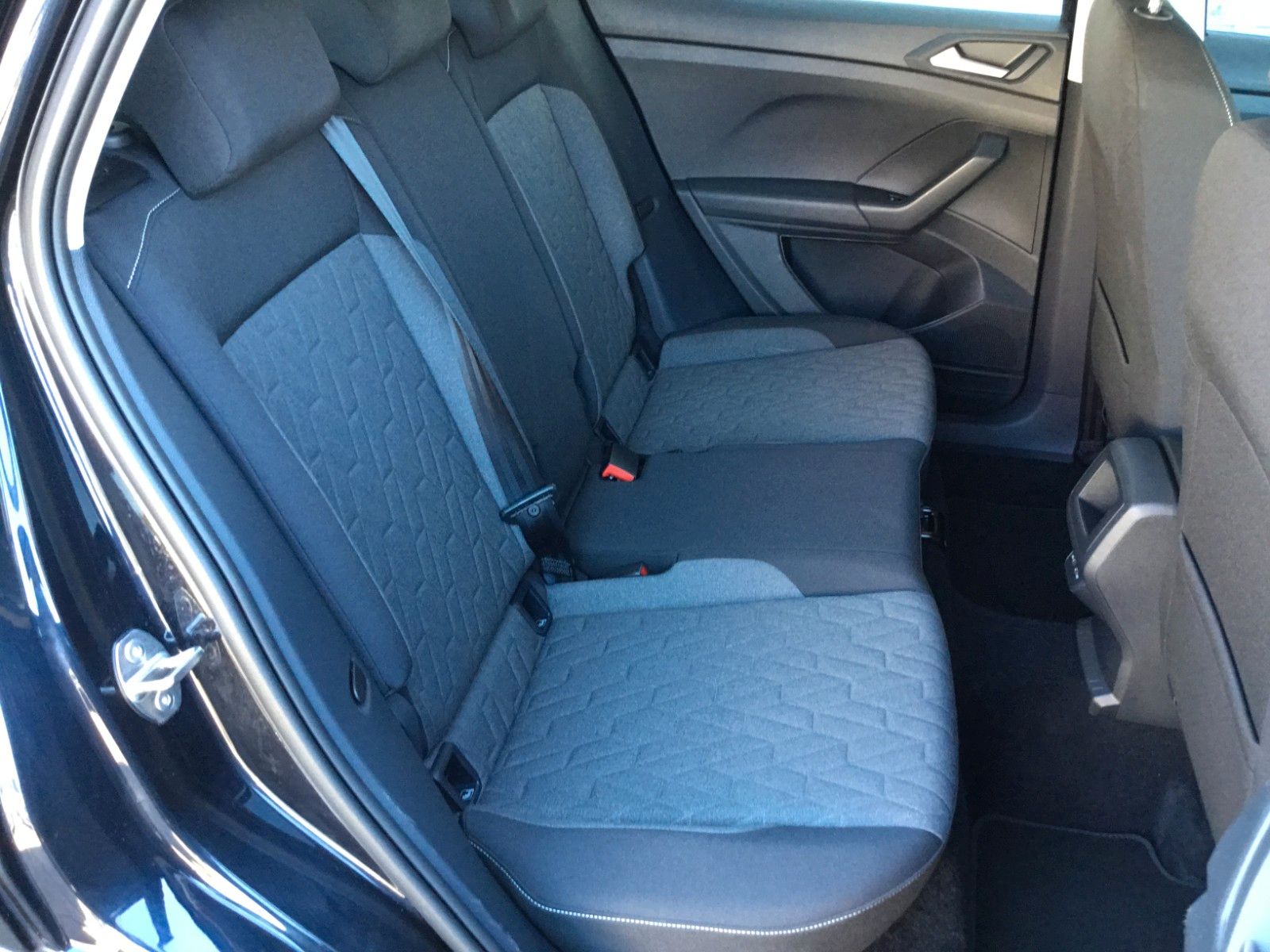 Fahrzeugabbildung Volkswagen T-Cross 1.0 TSI DSG Life+AHK+ACC+LED+17"+Kamera