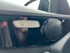 Fahrzeugabbildung Mercedes-Benz C 220d T 4Matic Autom. Night LED Comand Kamera