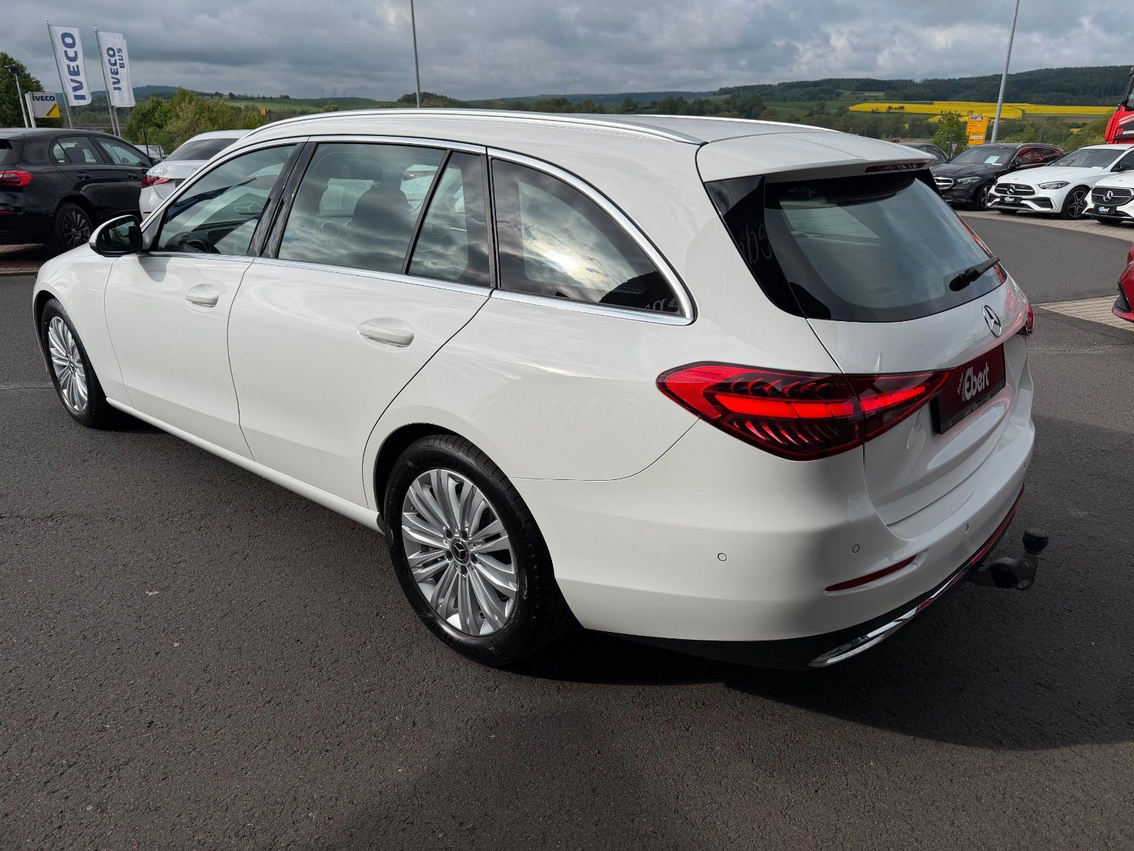 Fahrzeugabbildung Mercedes-Benz C 200 T Avantgarde+RKamera+AHK+AmbientePrem+