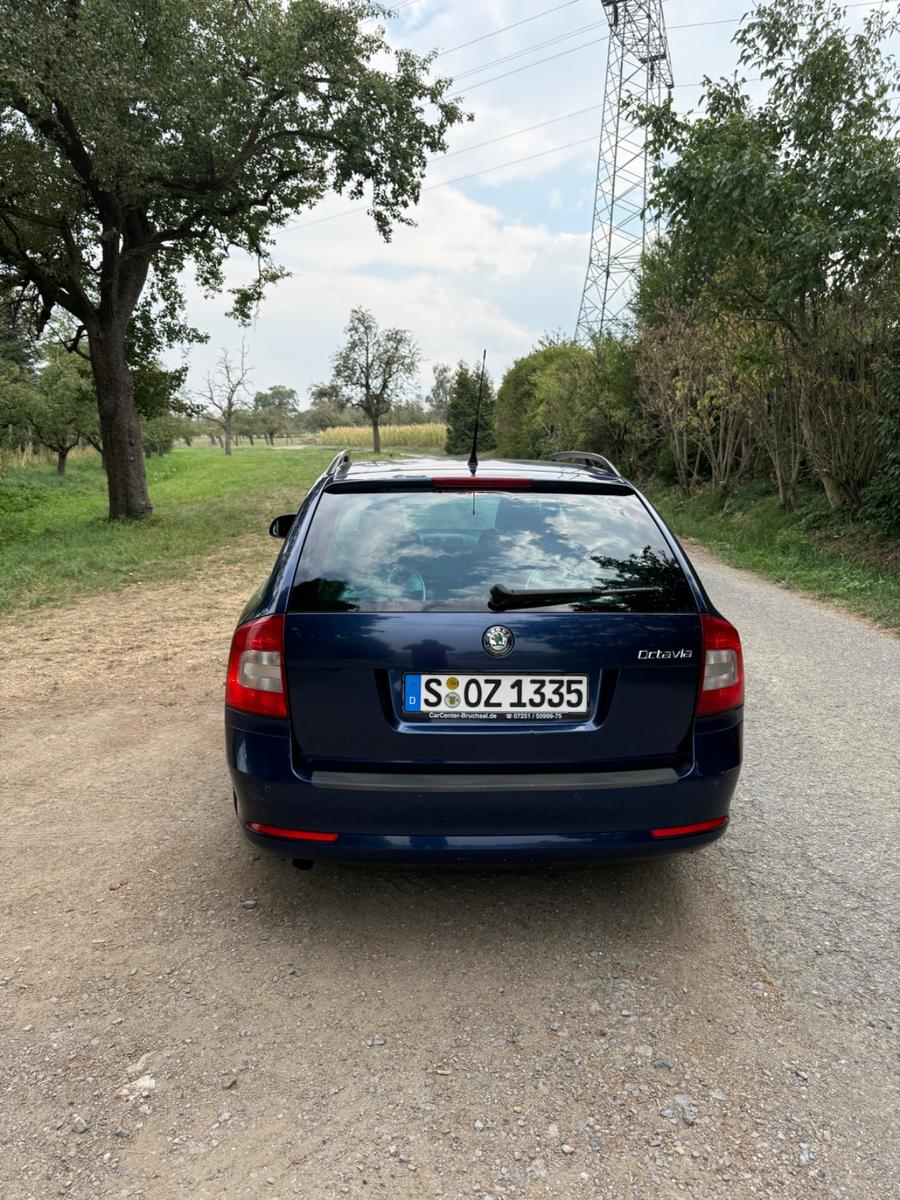 Skoda Octavia 2009 — салон