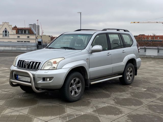 Toyota LandCruiser3.0 D-4D Execut AutomLeder Navi7Sitze