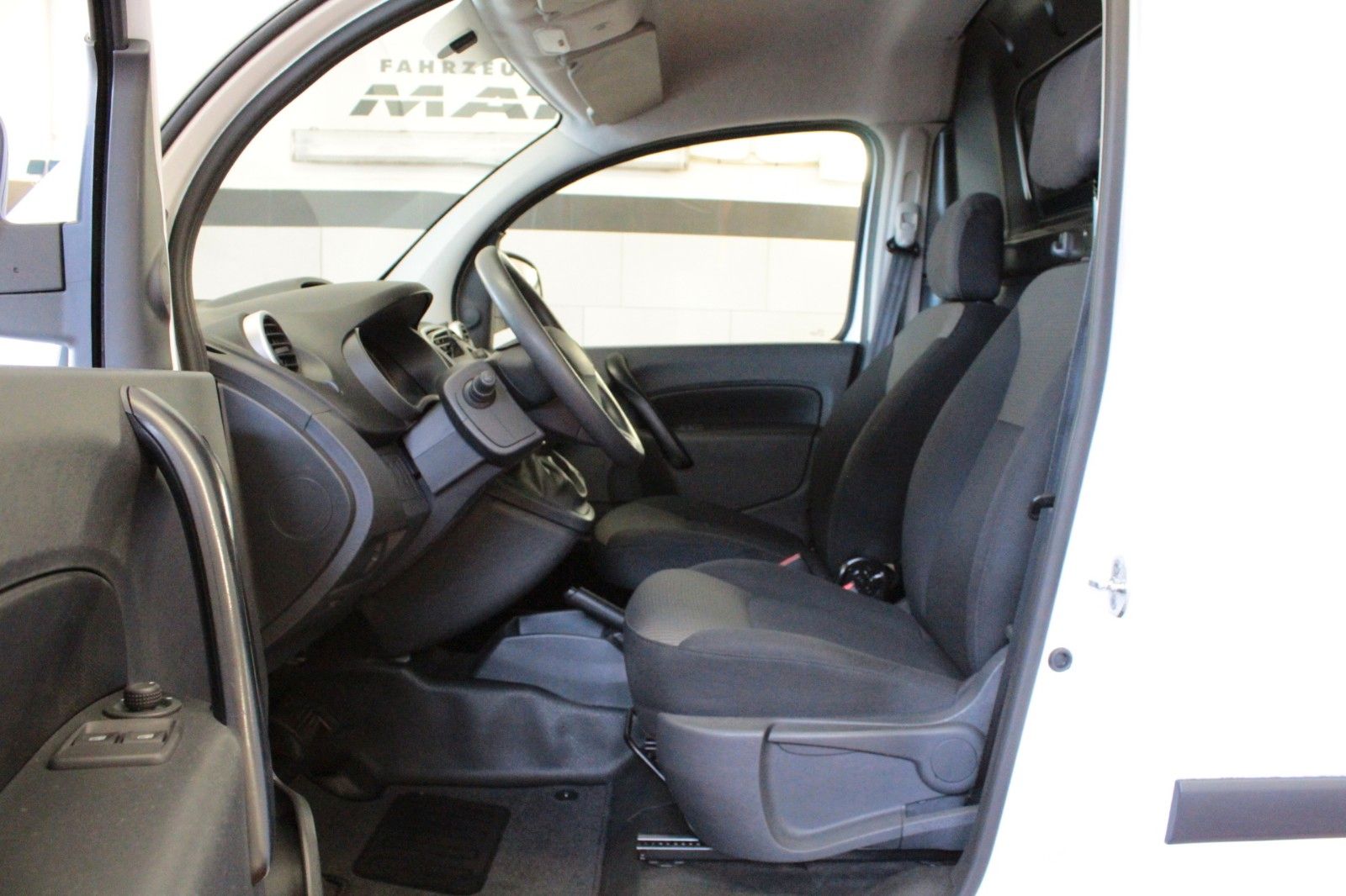 Fahrzeugabbildung Renault Kangoo E-TECH  ZE 33  100 % elektrisch