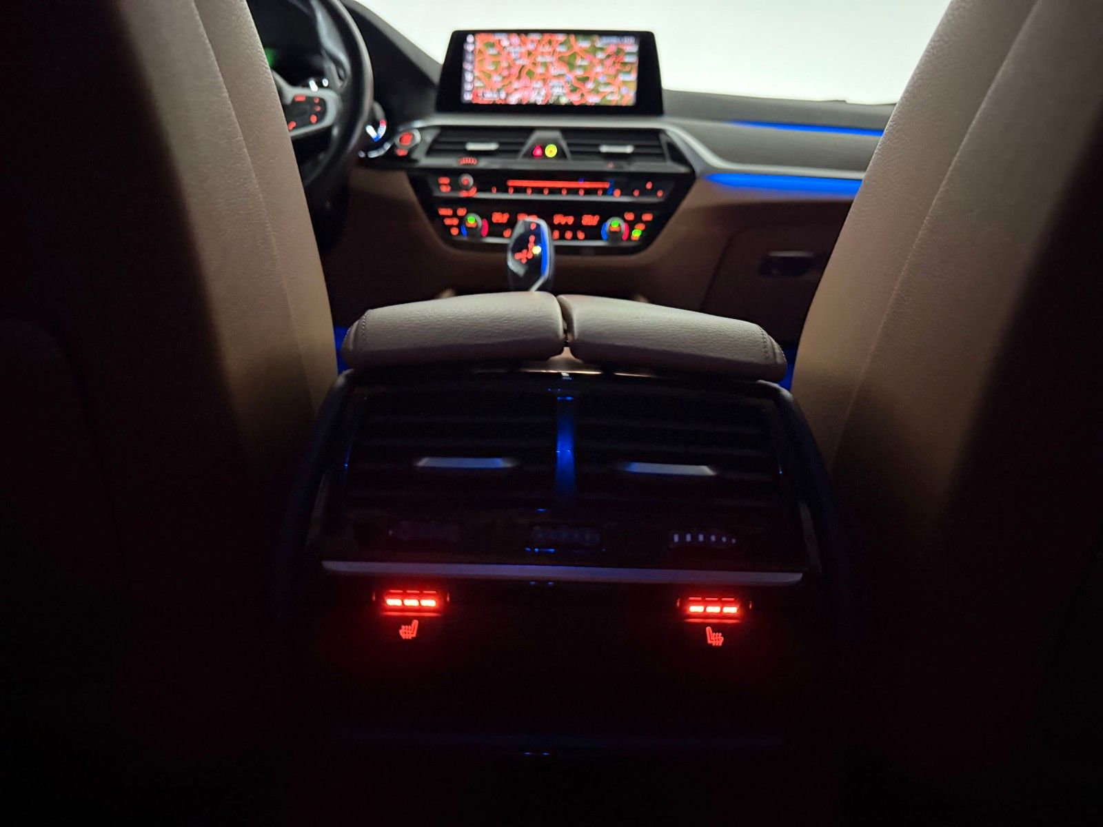 Fahrzeugabbildung BMW 530 d xDrive M SPORT/LED/HuD/FROZEN LACKIERUNG