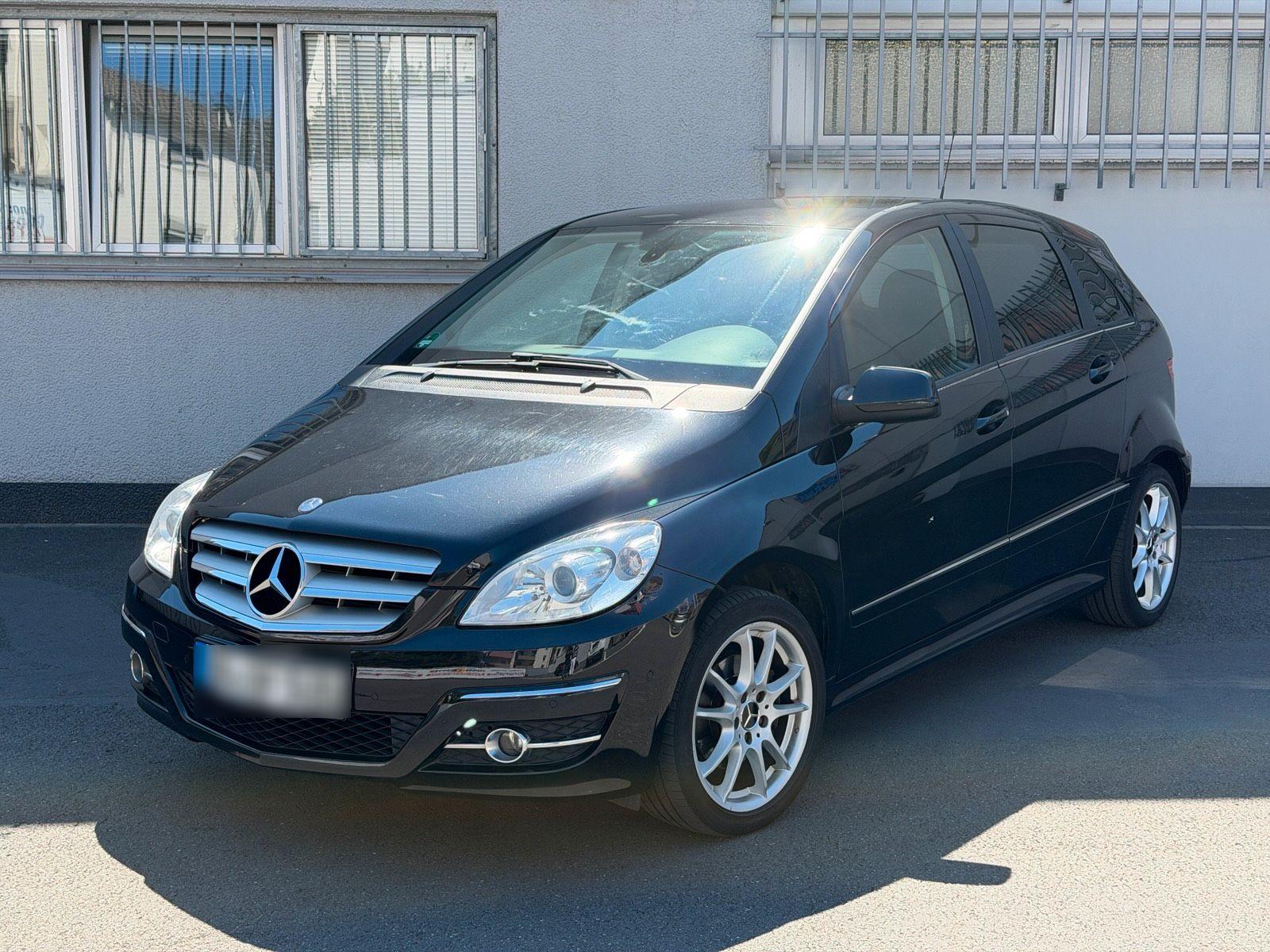 Mercedes-Benz B200 2009 — interior