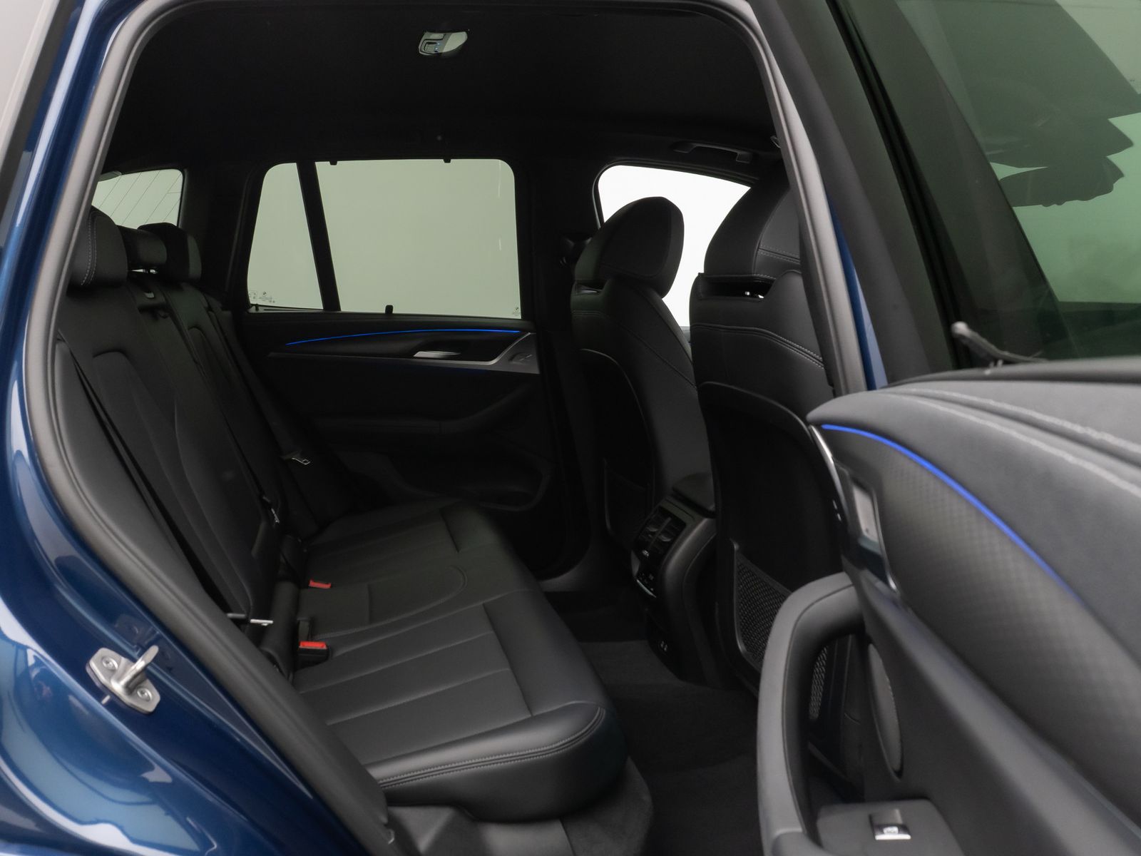 Fahrzeugabbildung BMW X3 M40d Kamera Laser HUD DAB H/K AHK Komfort 20"