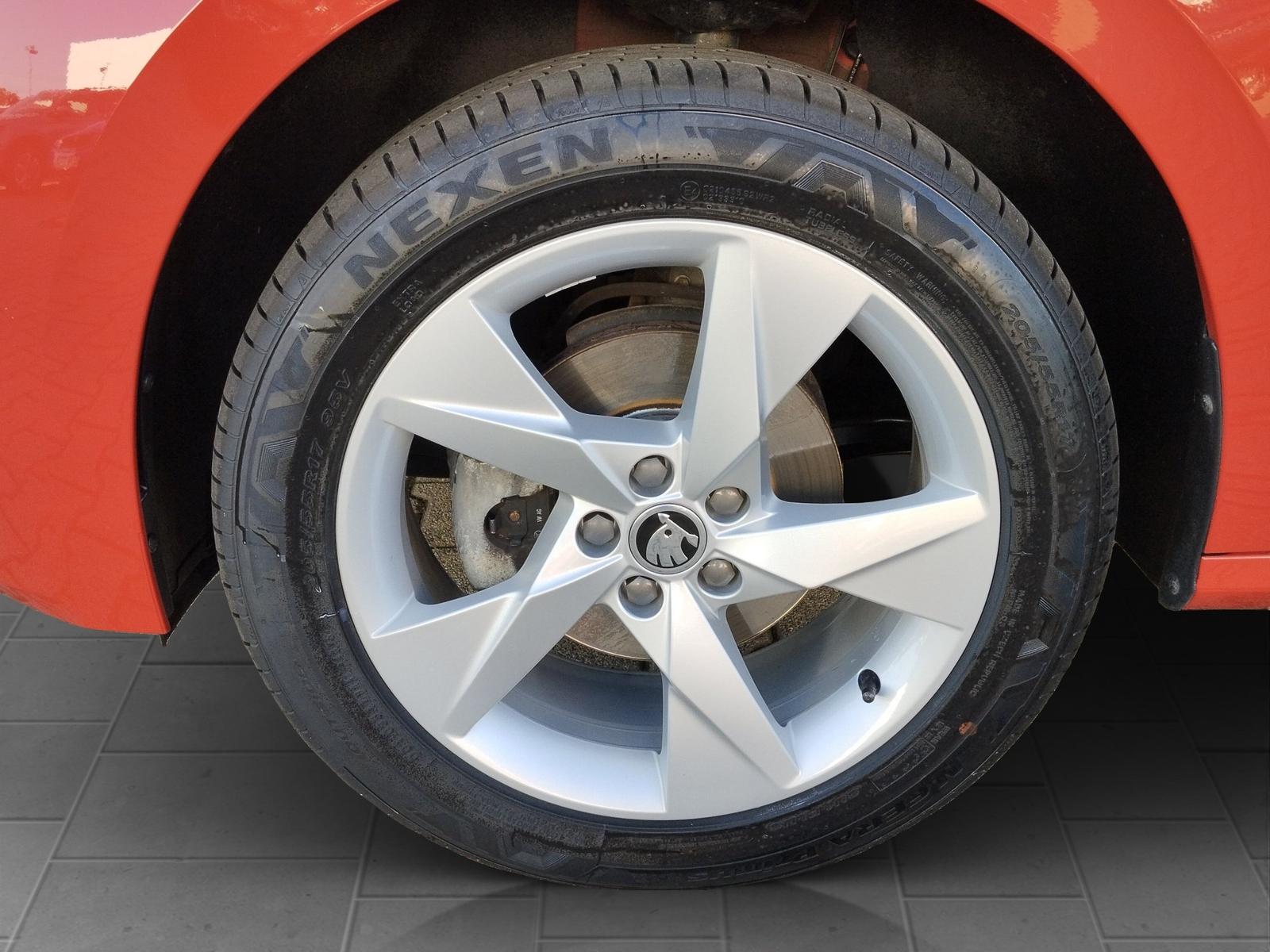 Skoda Kamiq 1.0 TSI Style DSG AHK*AUT*DynLicht*Kam.*LM