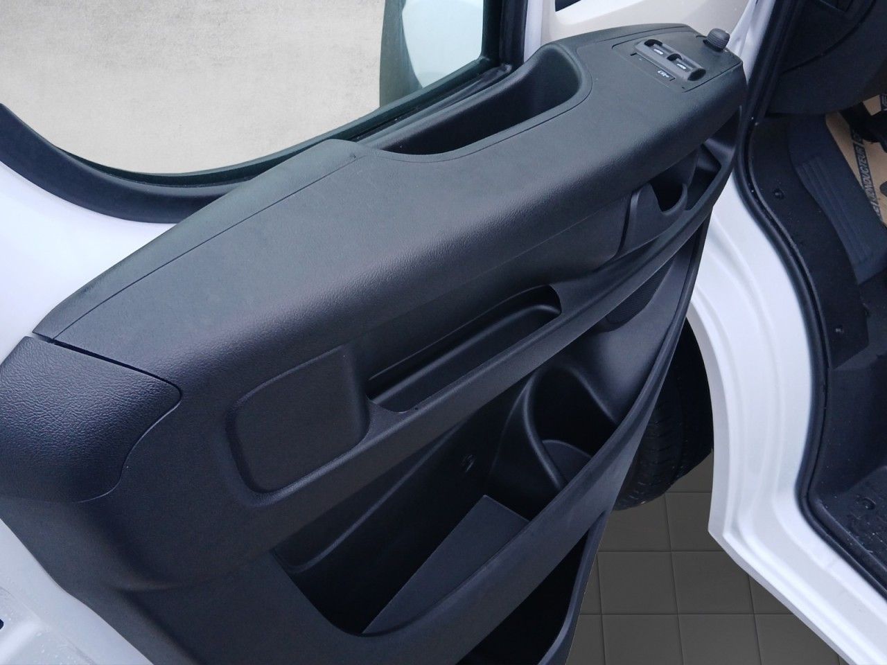 Fahrzeugabbildung Fiat Ducato H2 Kastenwagen 35 L3H2 140 - Kamera uvm.