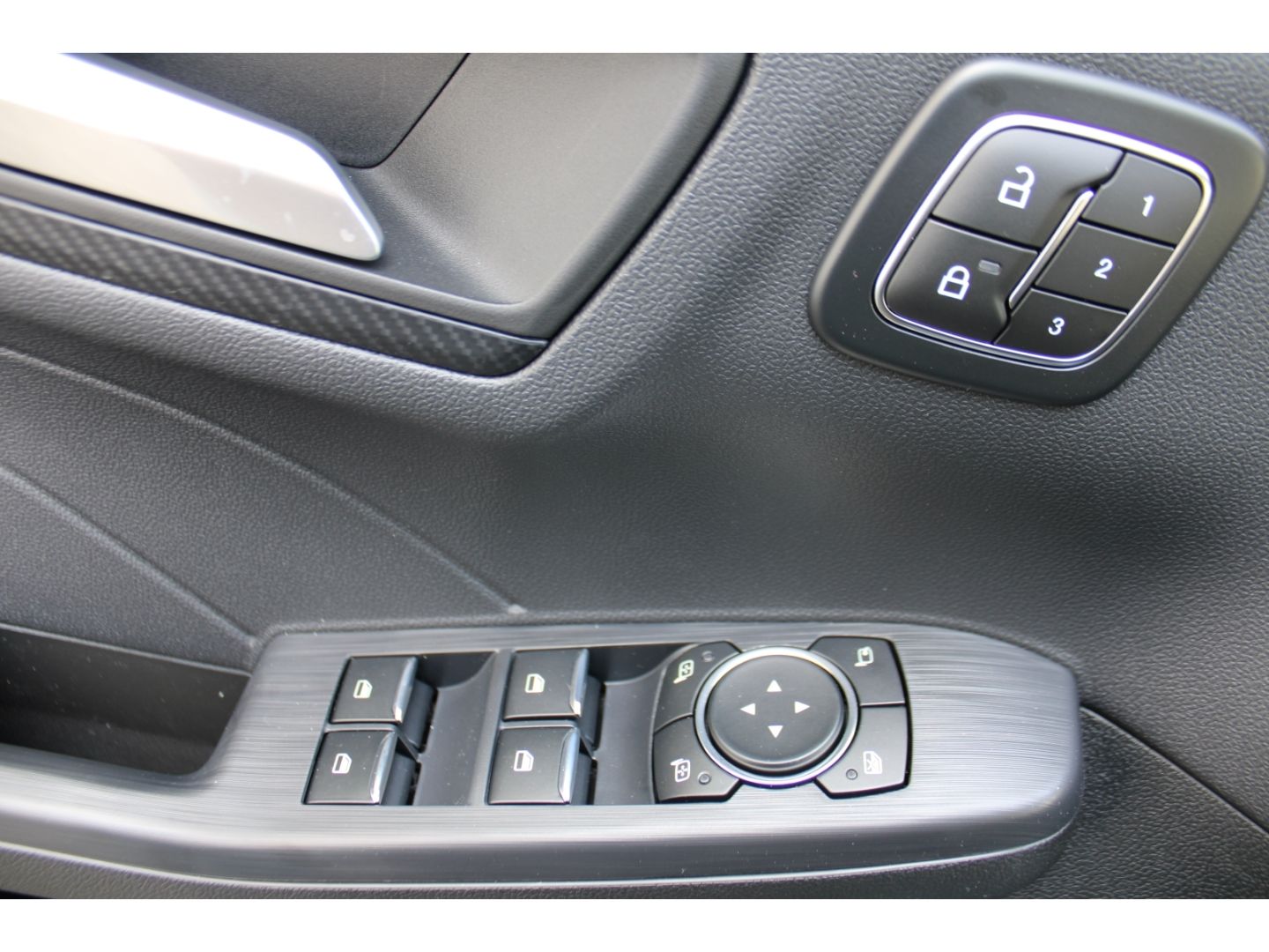 FORD Kuga 2.5 Duratec FHEV ST-Line X 4x4 ACC AHK Pano - Image 12