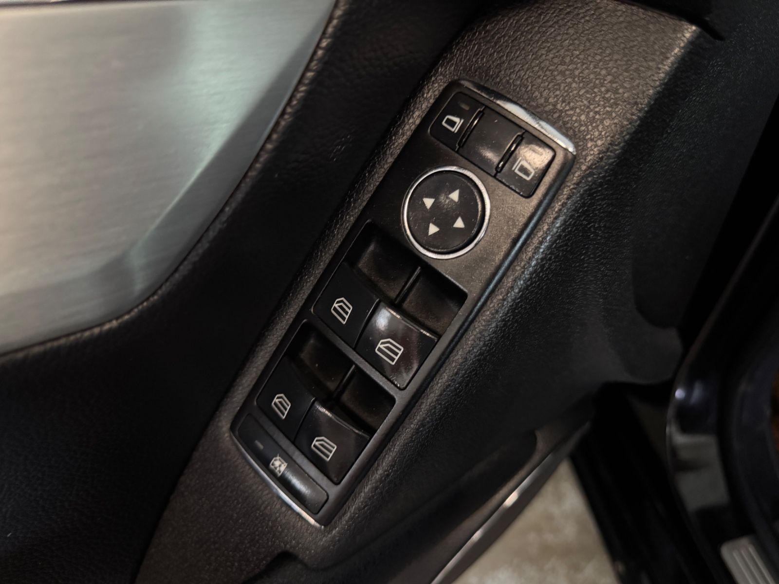 Fahrzeugabbildung Mercedes-Benz C 200 CDI AVANTGARDE AHK SHZ LEDER PTS TÜV NEU