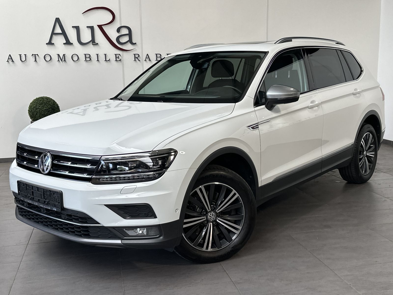 Fahrzeugabbildung Volkswagen Tiguan Allspace 2.0 TDI HL 4M NAV+LED+AHK+PANORA