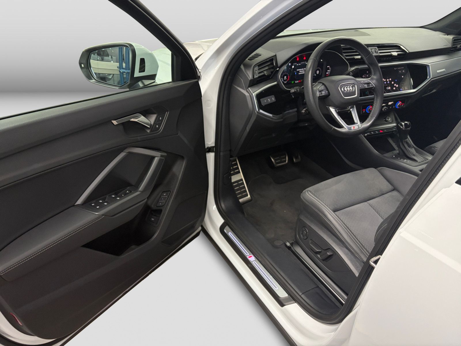Audi Q3 45 TFSI quattro S line AHK Matrix Pano 360° foto 14