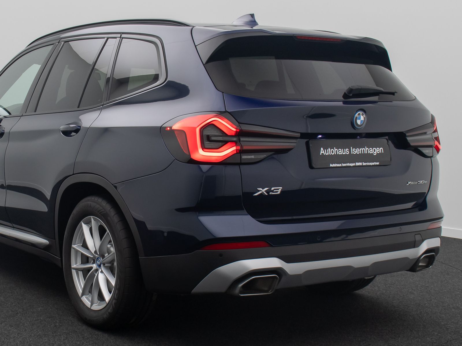 Fahrzeugabbildung BMW X3 xD30e Panorama HUD DAB Sport AHK 360&deg; Komfort