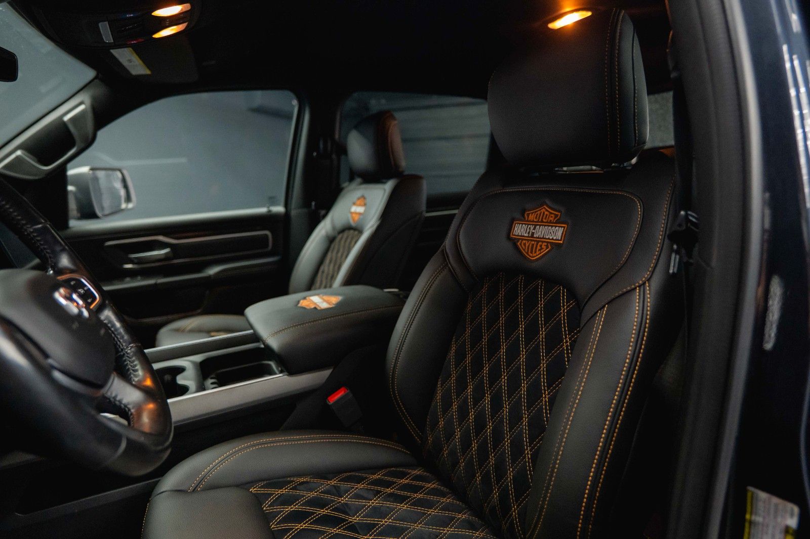 Fahrzeugabbildung Dodge RAM 5.7 V8 HEMI 4x4 OFFROAD Night HarleyDavidson