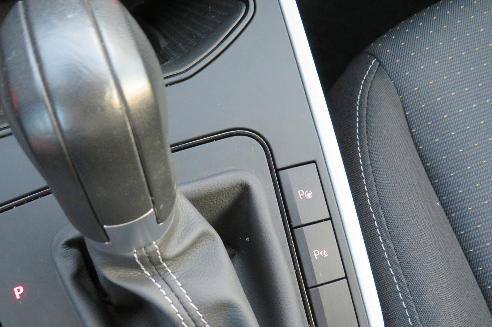 Fahrzeugabbildung SEAT Arona Style DSG FULL-LINK SITZH KAMERA GJ ACC 1H