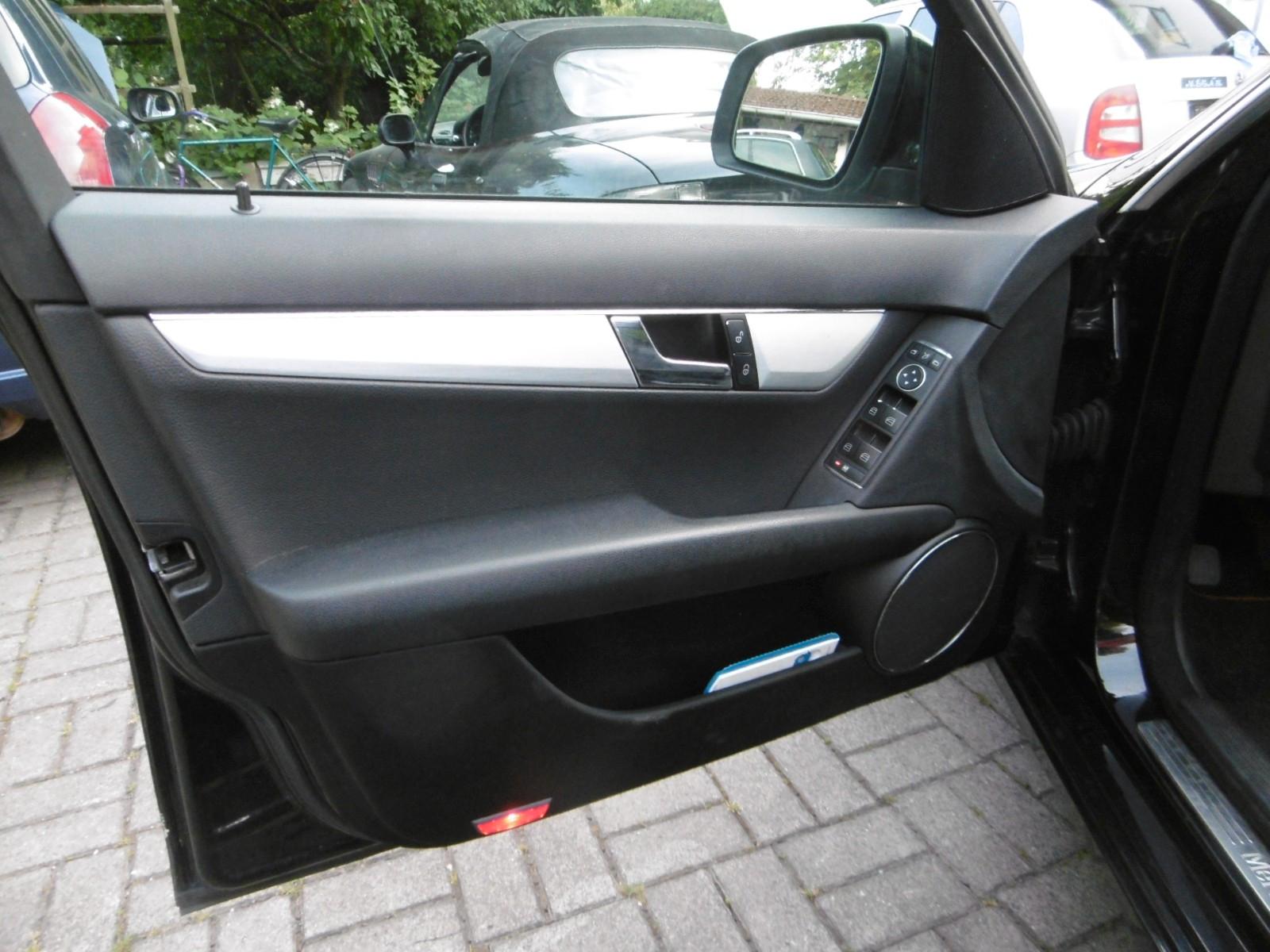 Mercedes-Benz C200 2008 — photo 14