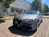 Alfa Romeo Giulia 2.0 Turbo 16V 206 kW AT8-Q4 Veloce Veloce - Alfa Romeo Giulia mit Benzin-Antrieb: Limousine