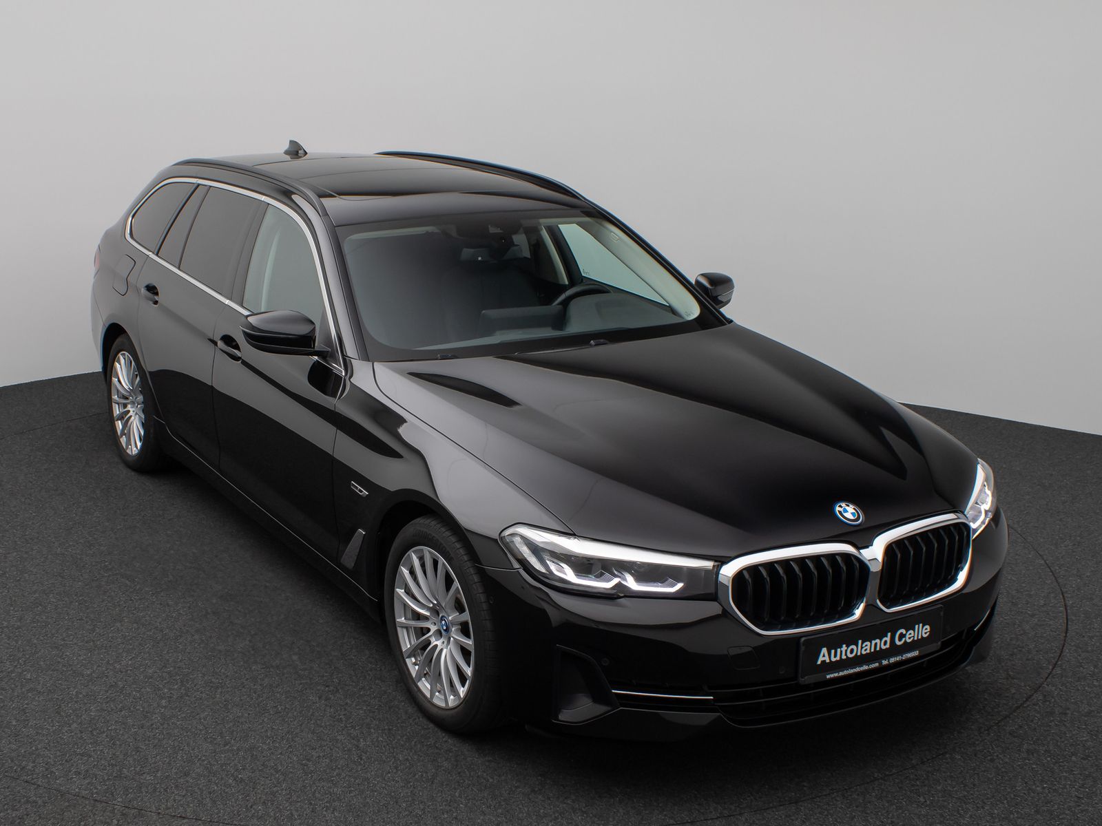 Fahrzeugabbildung BMW 530e Panorama Kamera DAB Leder Alarm AHK