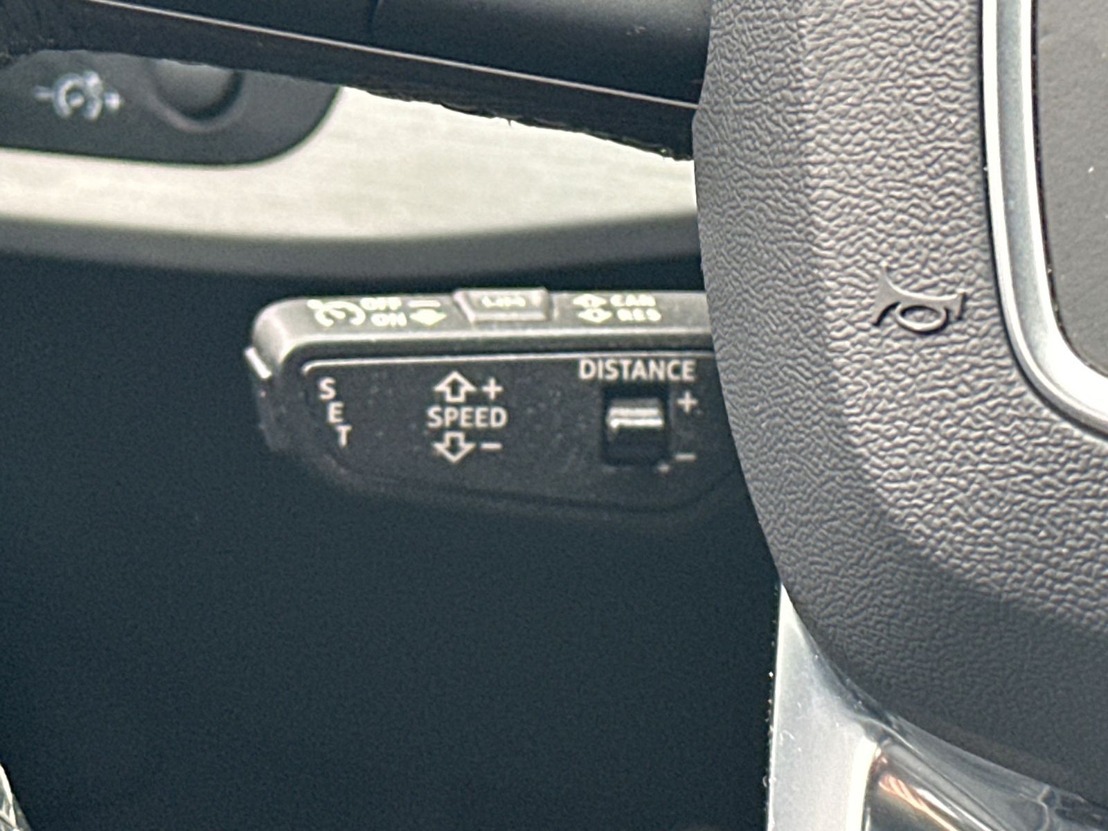 Fahrzeugabbildung Audi A4 40 TDI S-Line Black NAV+LED+PANO+AHK+KAM