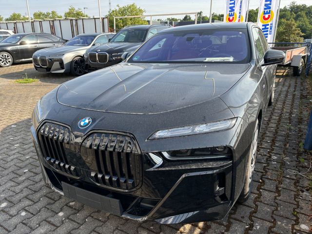 BMW 750 e xDrive MSportPRO Cinema SkY B&W NP 173.000