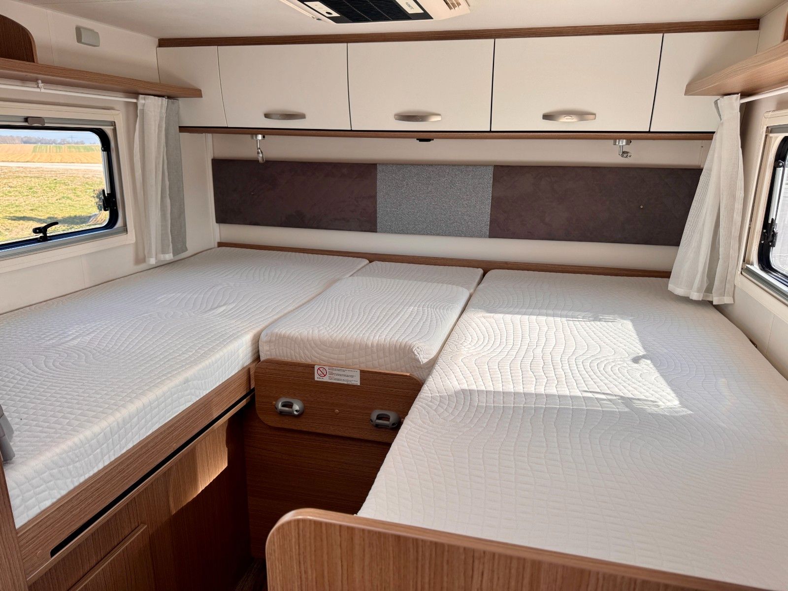 Fahrzeugabbildung Carado T338 *EDITION15 *HUBBETT *KLIMA *AHK