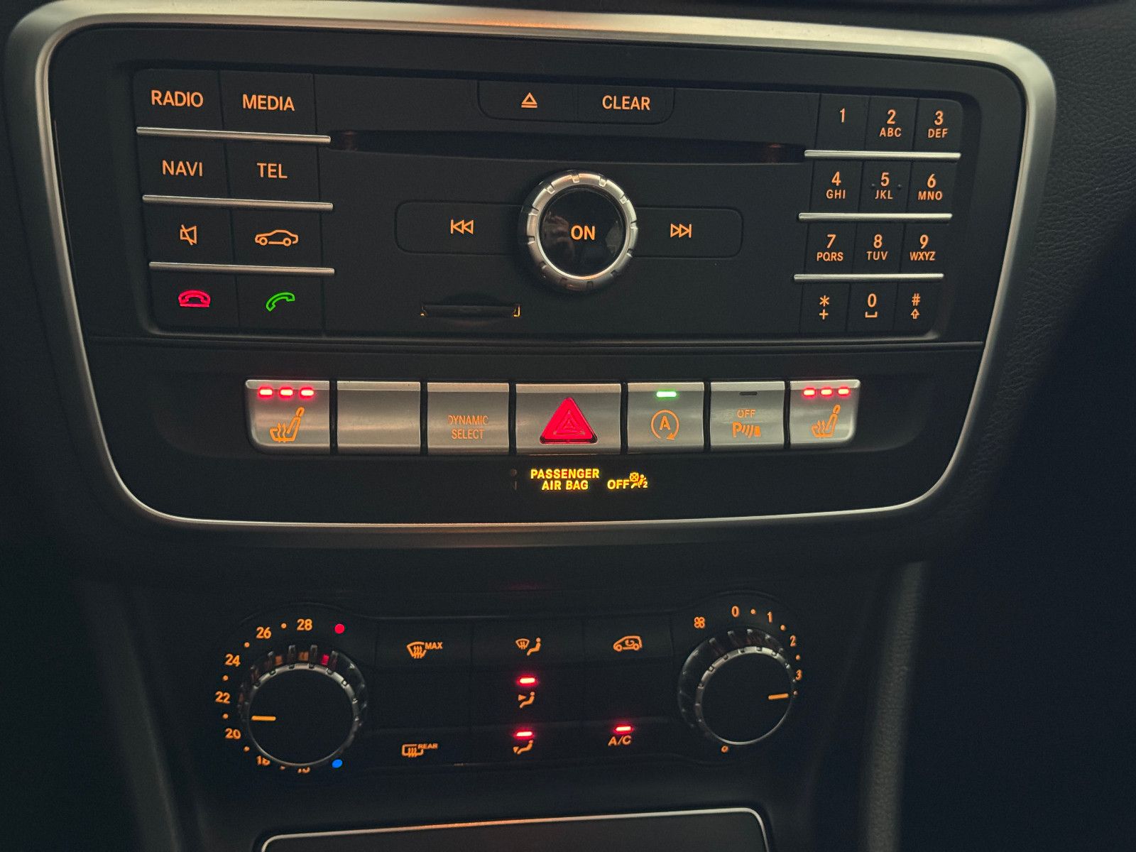 Fahrzeugabbildung Mercedes-Benz GLA 200 7G-DCT SPORTPAKET URBAN NAVI LED KAMERA