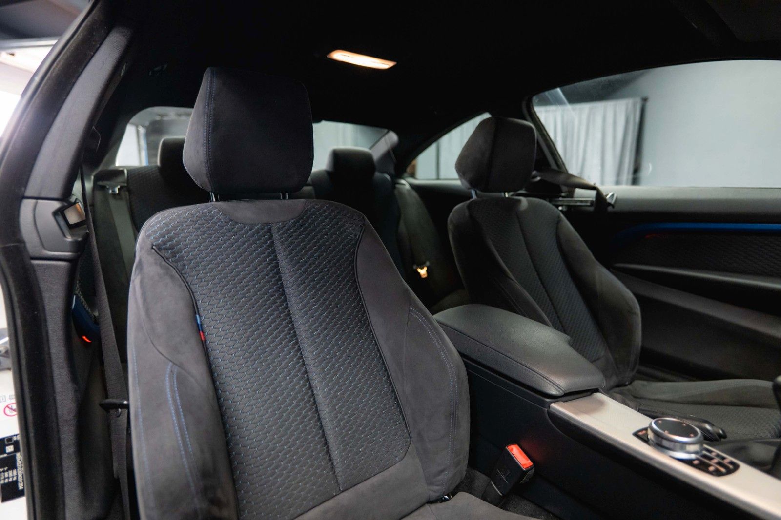 Fahrzeugabbildung BMW 420i M Sport Coupe Shadow Line Performance LCI