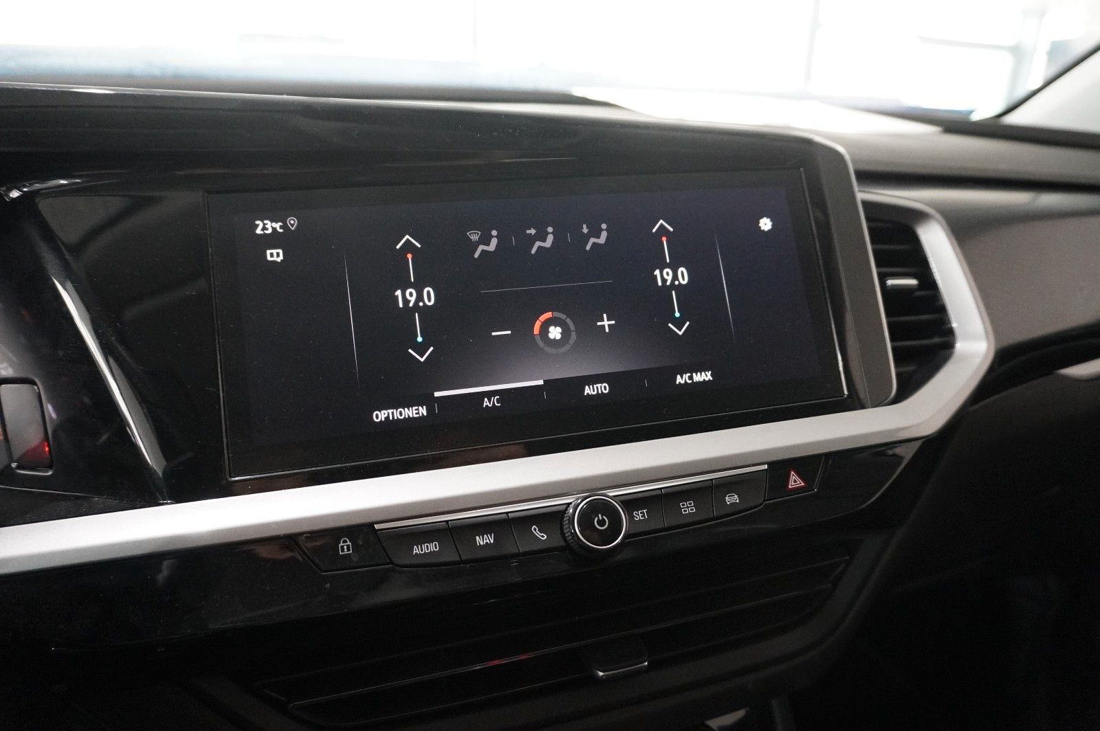 Fahrzeugabbildung Opel Grandland 1.5D GS SPORT NAVI/LED/VIRT./SPORT/DAB
