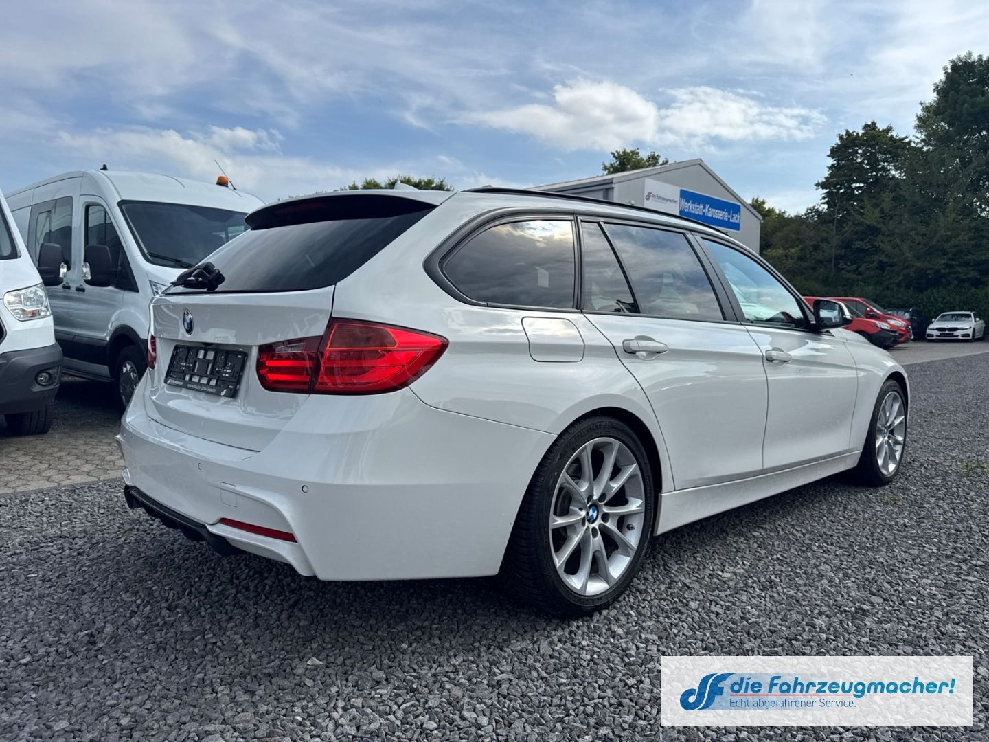 Fahrzeugabbildung BMW 320 d Touring M Paket Optik AHK-klappbar El. Pan