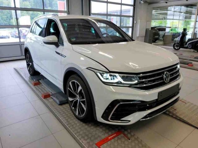 Tiguan 2.0 TDI DSG R-LINE ALLRAD IQ.LIGHT+AHK+eH
