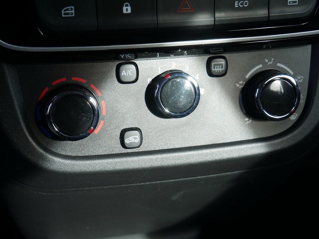 Fahrzeugabbildung Dacia Spring Essential KLIMA PDC RÜCKFAHRKAMERA NAVI