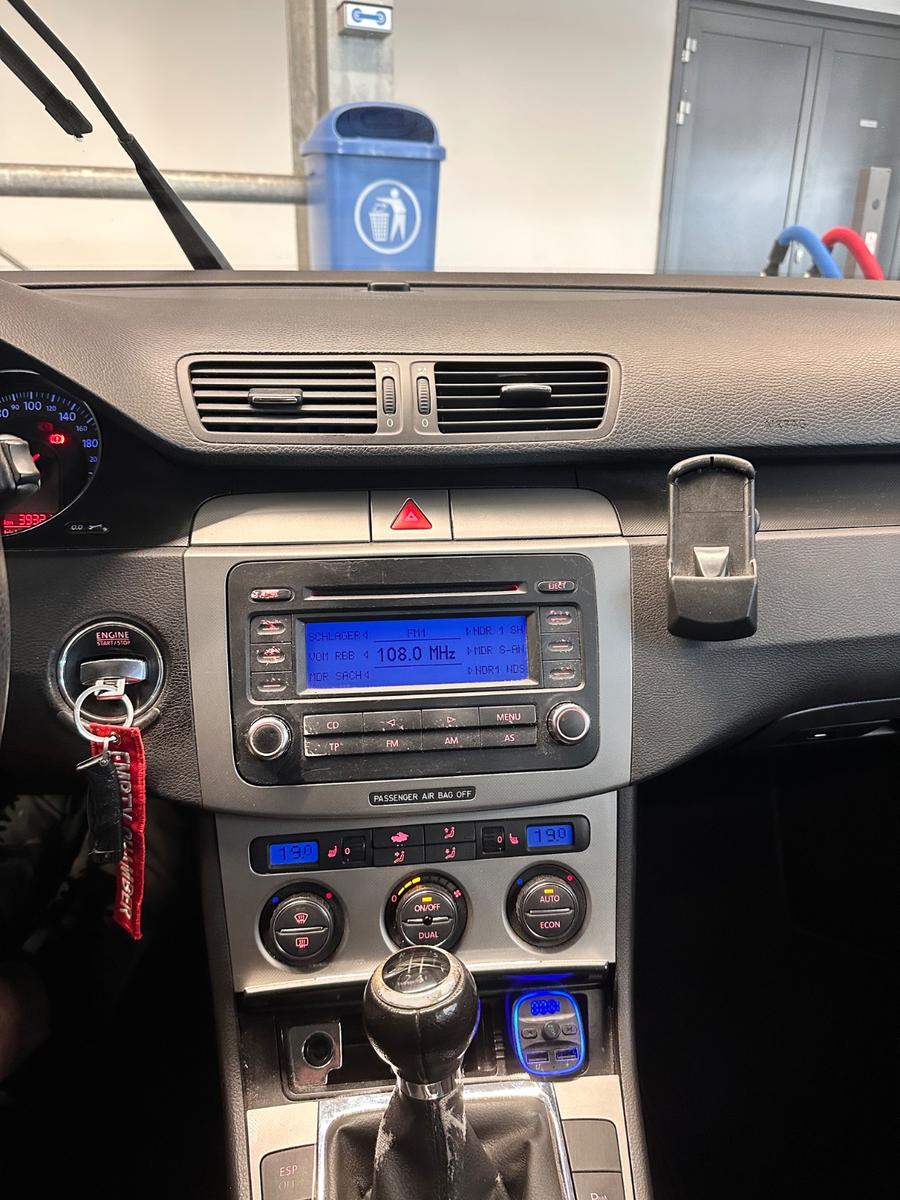Volkswagen Passat 2005 — interior