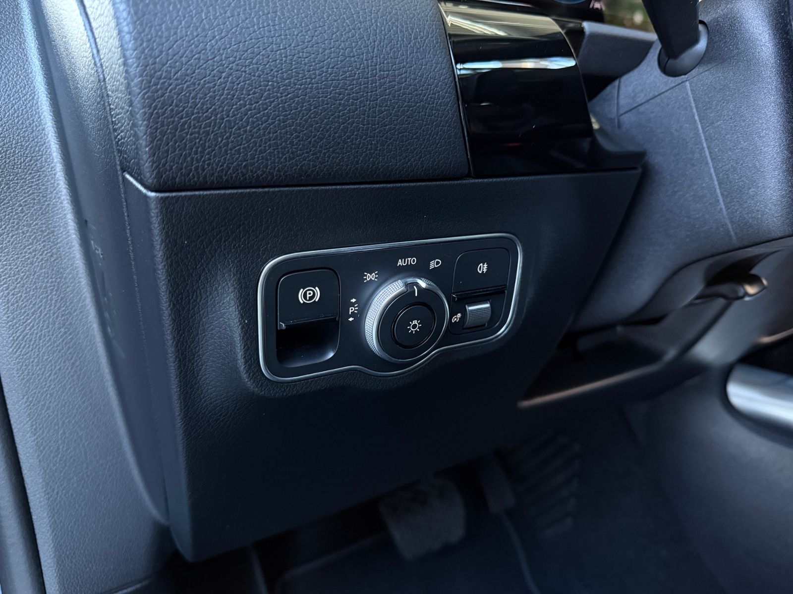 Fahrzeugabbildung Mercedes-Benz B 220 4Matic PANO LED NAV RFK SHZ ALU