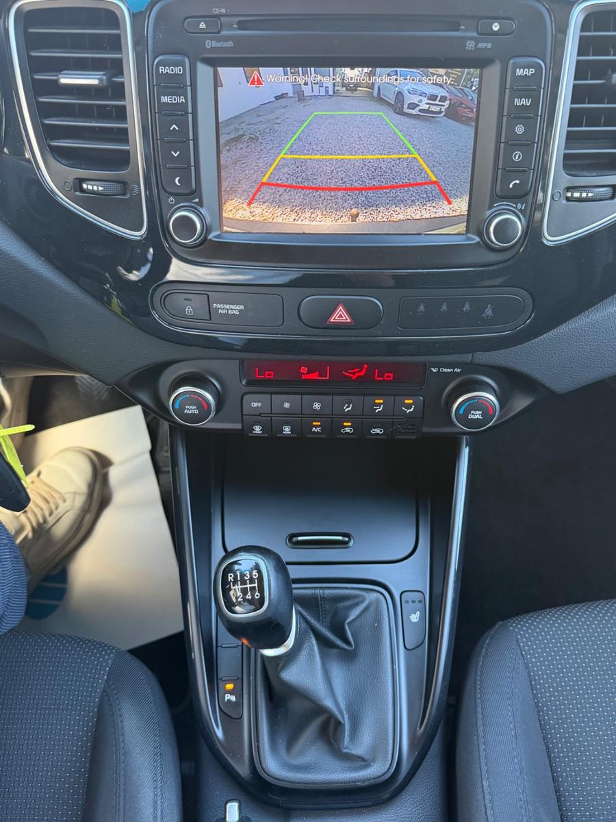 Kia Carens 2015 — photo 11