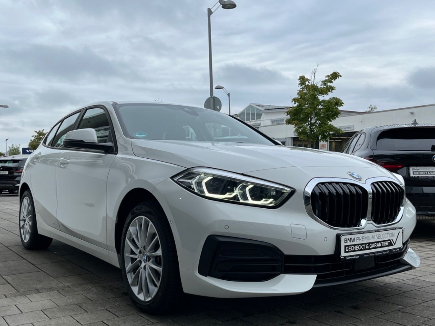 Fahrzeugabbildung BMW 118d Aut. Advantage DrivAssi/ParkAssi/AdaptLED