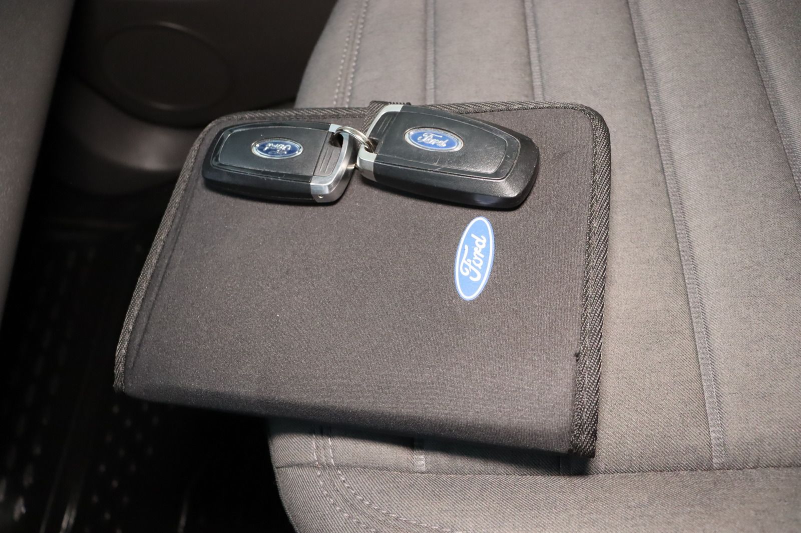 Fahrzeugabbildung Ford Grand Tourneo Connect 1.5 ECOBLUE Titanium