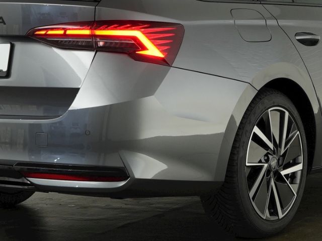 Octavia COMBI SPORTLINE TSI DSG+AHK+NAVI+360 GRA