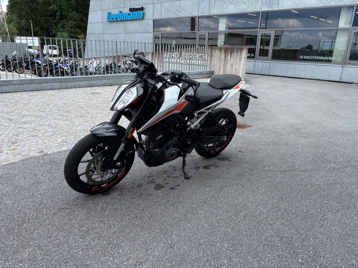 Fahrzeugabbildung KTM 390 Duke Modell 2022 mit Quickshifter