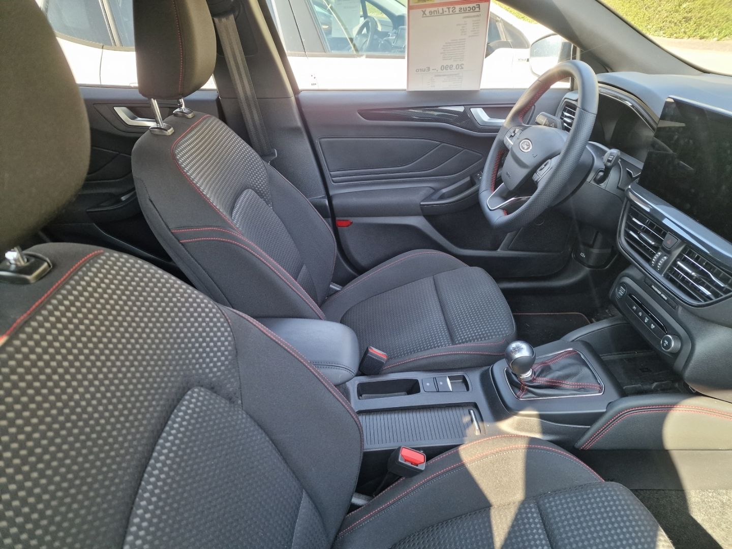 Fahrzeugabbildung Ford Focus ST-Line X Navi Digitales Cockpit LED Blend